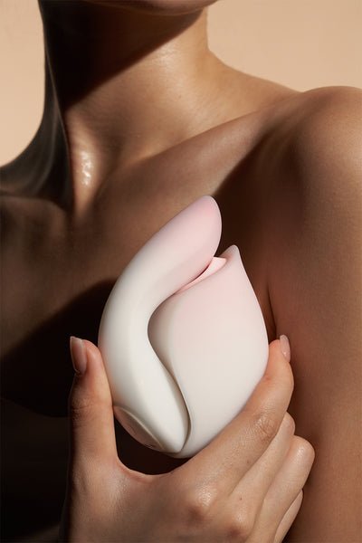 Flower Over the Moon Sucking Vibrator - lovemesex Flower Over the Moon Sucking Vibrator - lovemesex